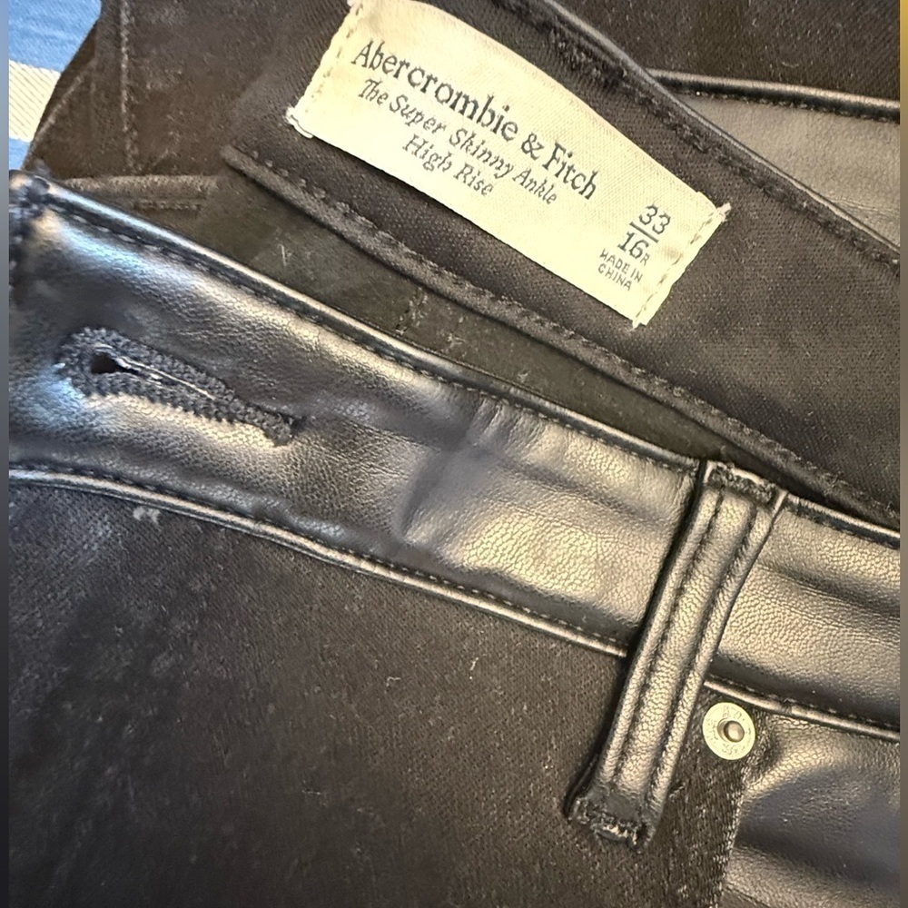 Abercrombie Super Skinny Hi Rise Ankle jeans 16/33 black w/faux leather accents - Picture 2 of 3